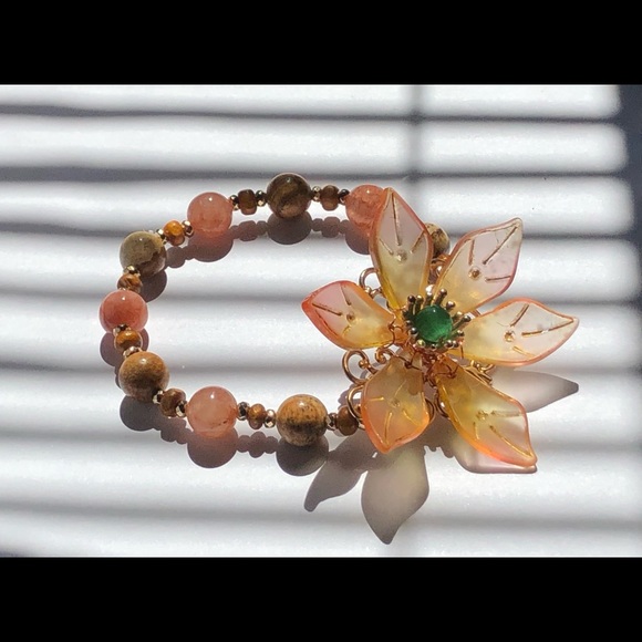 Hand crafted floral gemstone bracelet - Picture 2 of 3